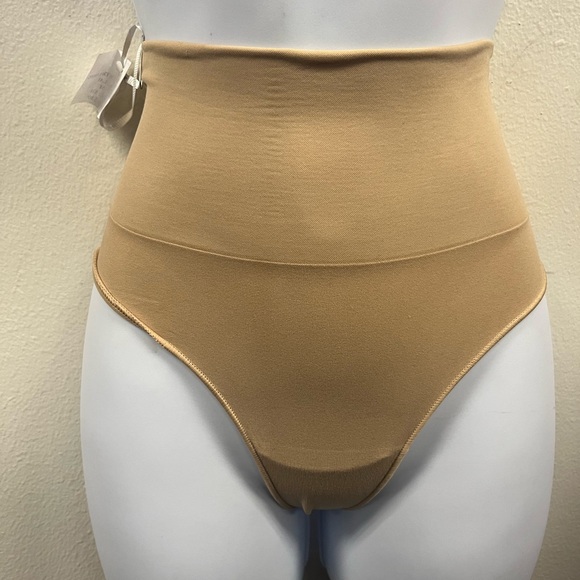 SKIMS - CORE CONTROL THONG - Picture 4 of 6